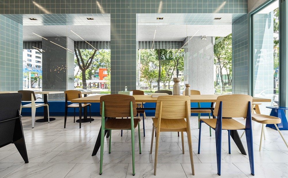 「Café Prouvé by Vitra」亮相台中！半年限定咖啡廳遇見法國設計大師Jean Prouvé經典之作