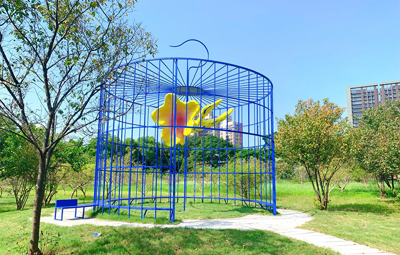 桃園地景藝術節開跑！舊營區轉化為大湳森林公園 34 件作品、40 場光雕深耕在地藝術
