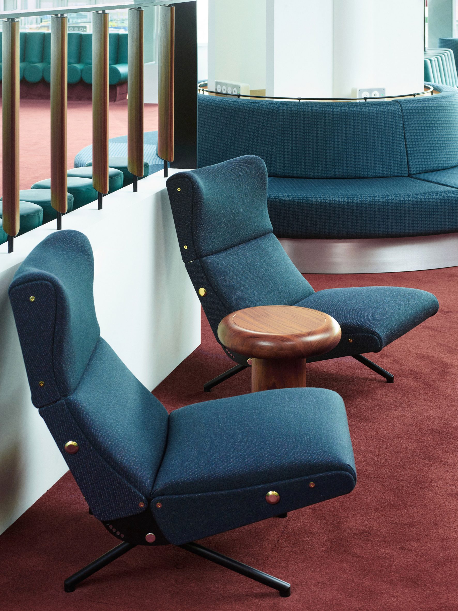 巴黎戴高樂機場航候機室改造!復古色彩、致敬巴黎地標裝置勾勒機場美學