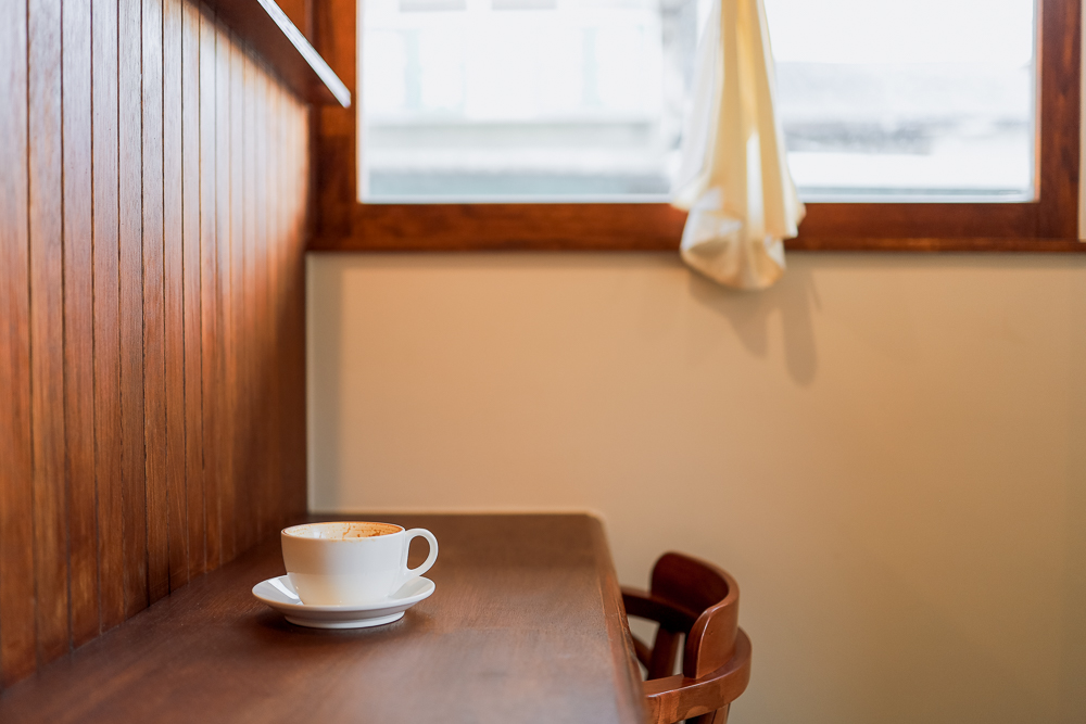 咖啡、黑膠與南洋美食,嘉義「咖啡一派」勾勒愜意的老派日常