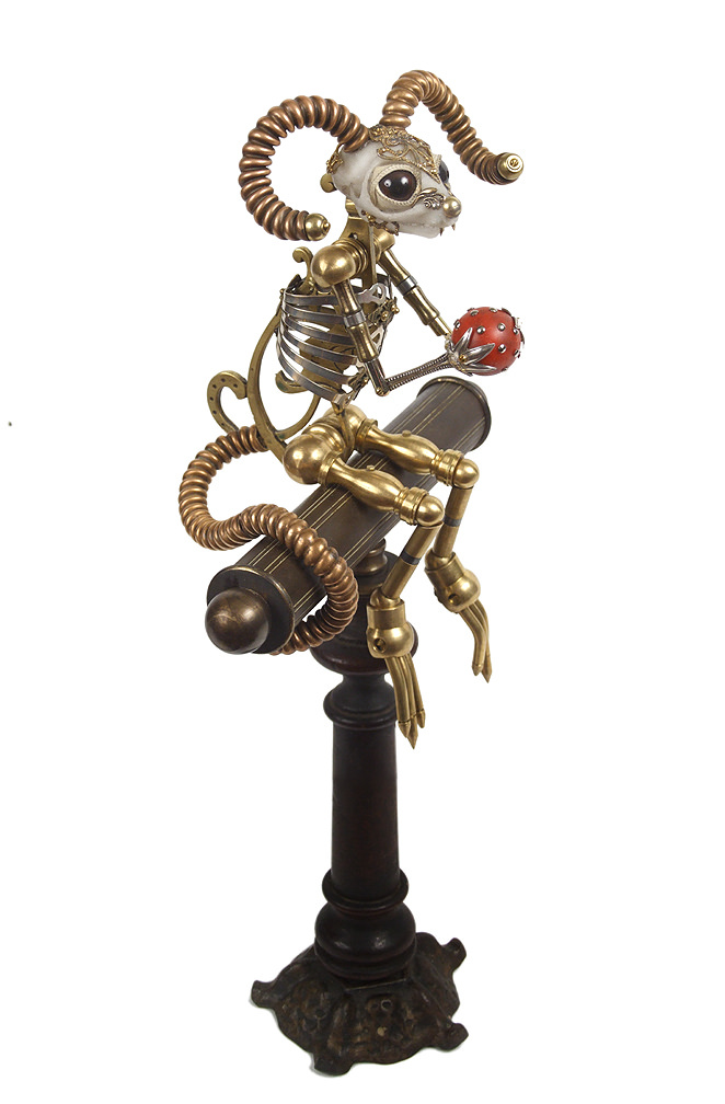 以動物骨頭和金屬做的《永恆的動物》雕塑