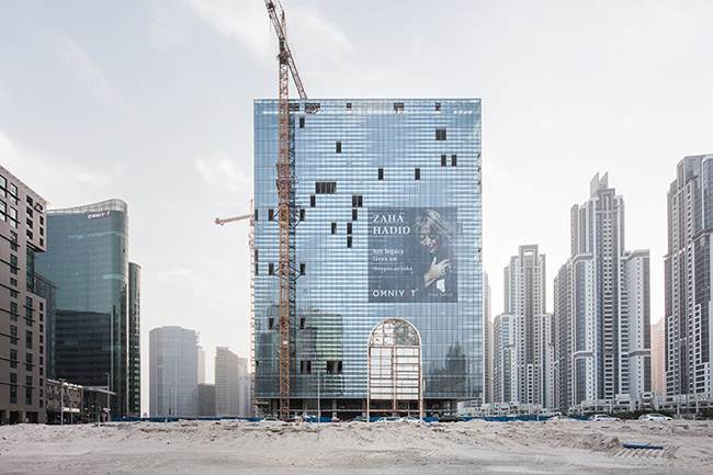 沙漠遇見融冰！驚豔世人雙眼的 Zaha Hadid 遺作杜拜 The Opus 融冰大樓落成！