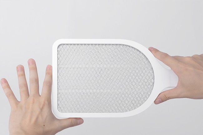 體貼的 8 度斜角設計！Theta 斜打電蚊拍，改變你對電蚊拍的印象