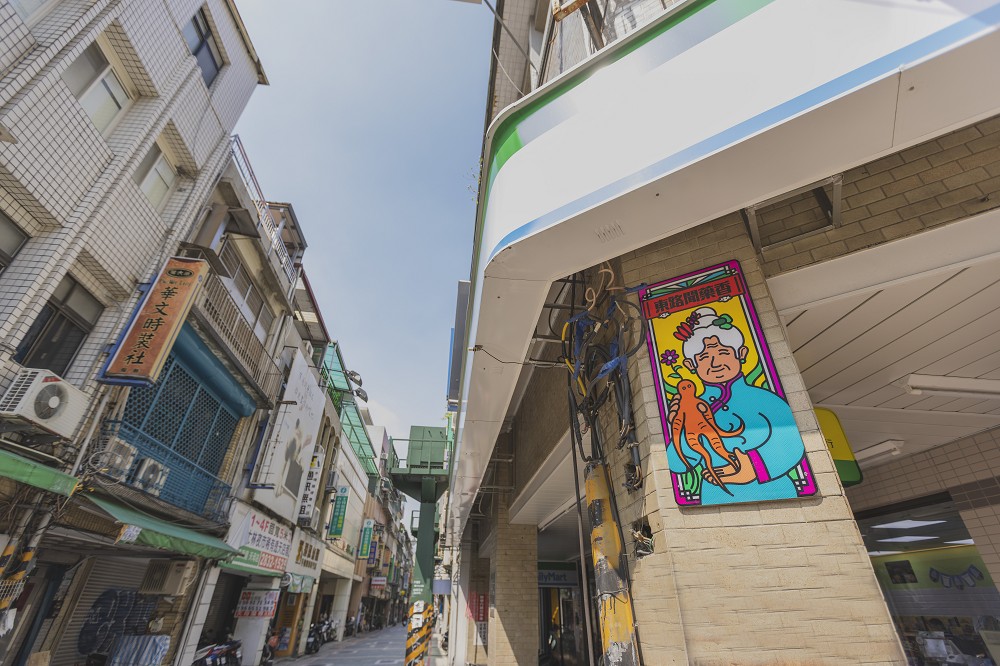 臺北街角遇見設計亮相士林!百年中藥房彩磚、桃花巷霓虹燈管等12件作品登場