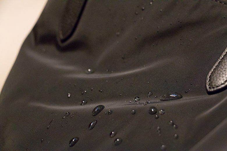 容量大又聰明收納!背著 Tocco Toscano 多用子母托特包看大編的工作日常