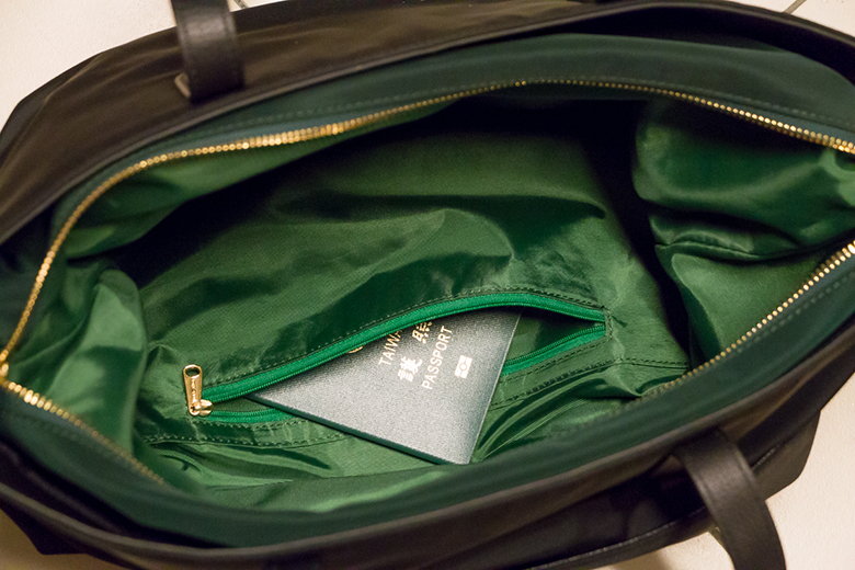 容量大又聰明收納!背著 Tocco Toscano 多用子母托特包看大編的工作日常