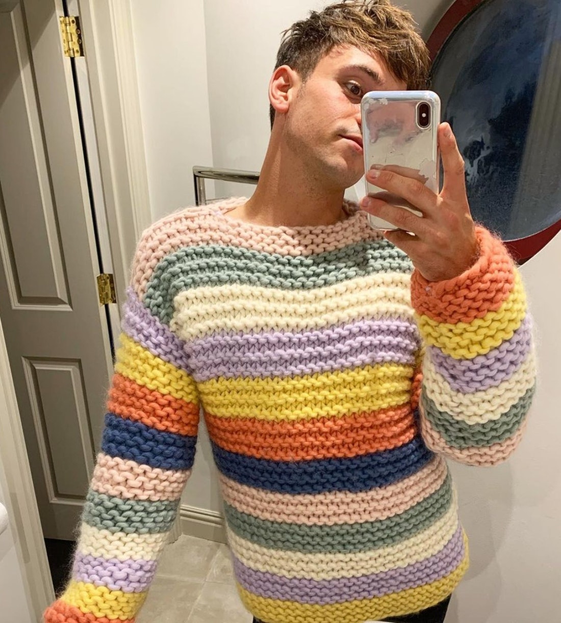 英國跳水王子Tom Daley展編織才華！東京奧運金牌收納袋、紀念毛衣等編織手作