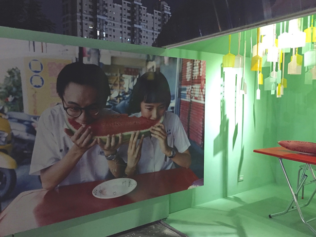 【觀展心得】川島小鳥《明星》寫真展，時光機的色彩 - 年輕軀殼裡的貼心老靈魂 