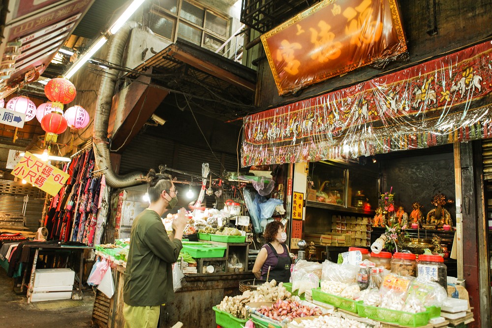 台中向上市場逛街散策!佔空間創辦人AJ帶路尋訪傳統市場特色店家