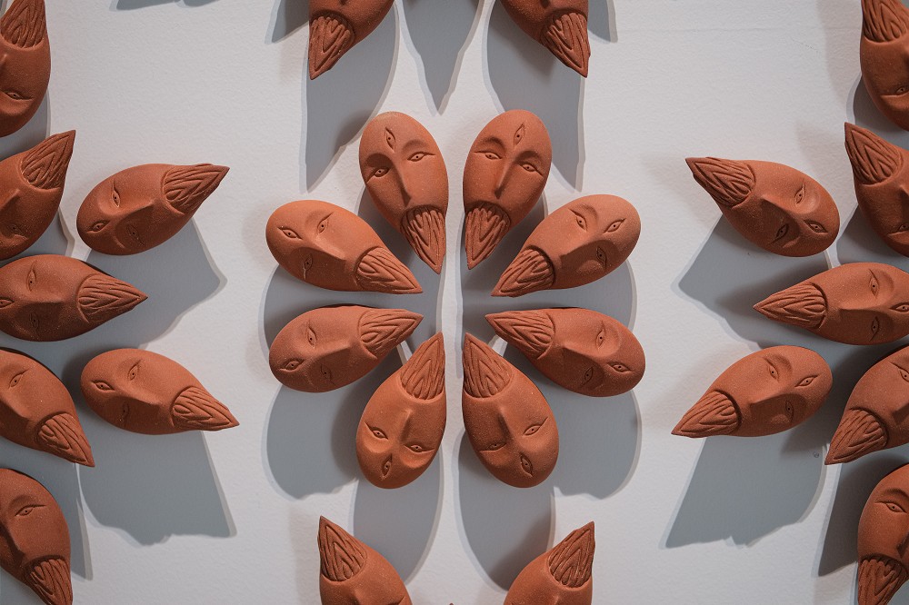 無窮陶藝創作！印尼藝術家瑟提亞萬《靈語》台灣首展亮相安卓藝術