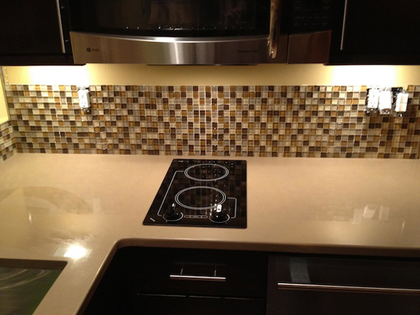 只有 550 平方呎：迷你溫馨的甜豌豆色小船屋