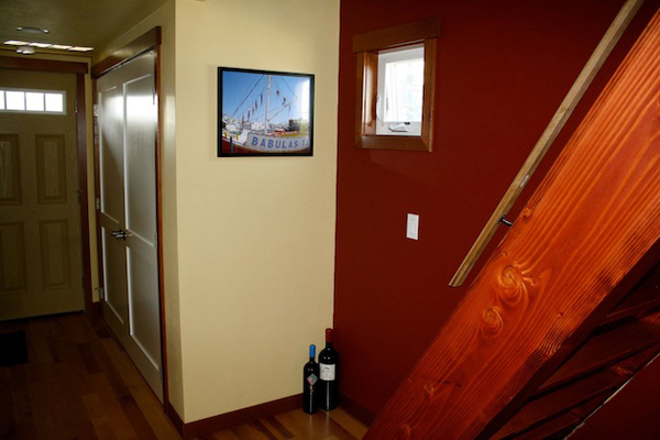 只有 550 平方呎：迷你溫馨的甜豌豆色小船屋