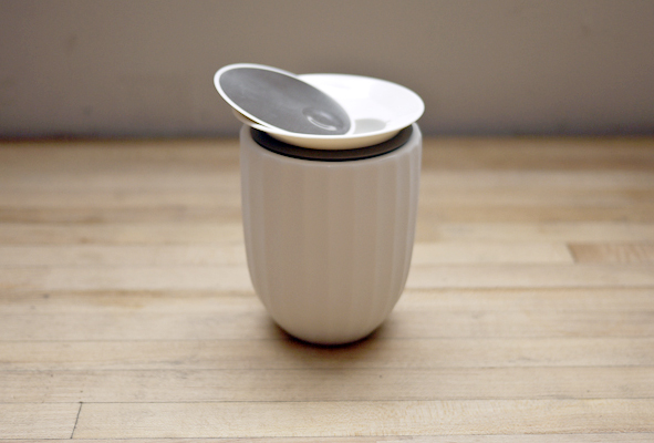 【生活玩物】偶爾也想正經地喝杯茶，TOAST LOTUS 蓋杯和 WAVE 咖啡杯