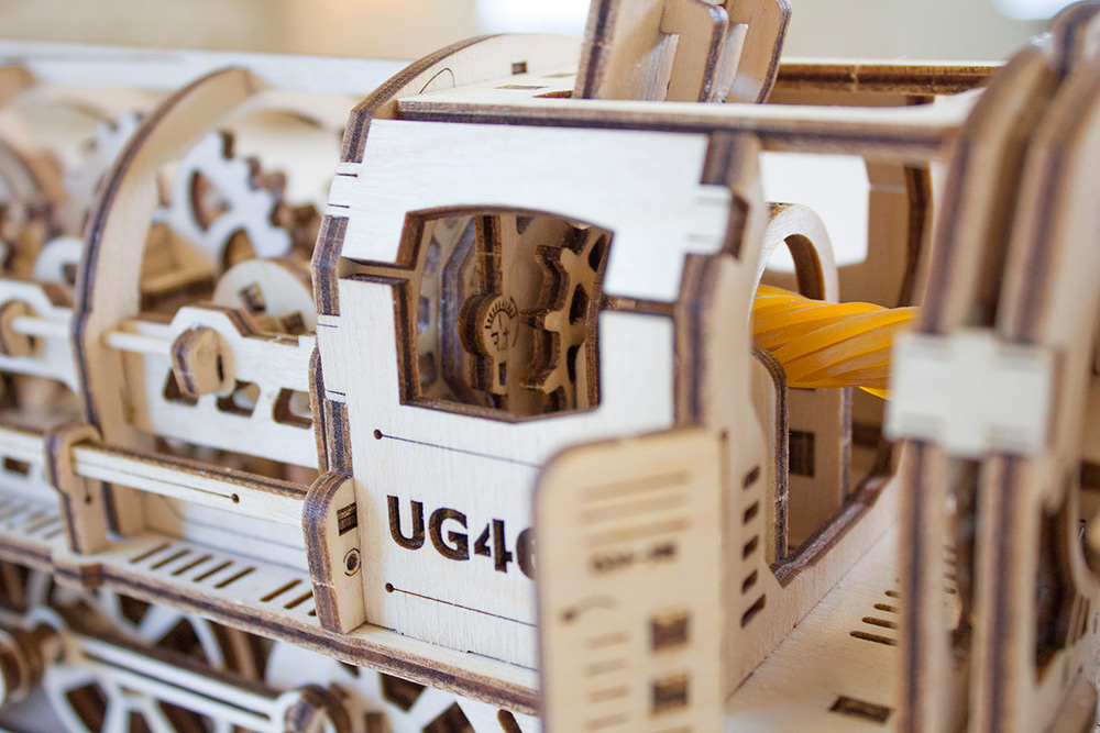 小火車動起來了！自體驅動機械齒輪 DIY 模型