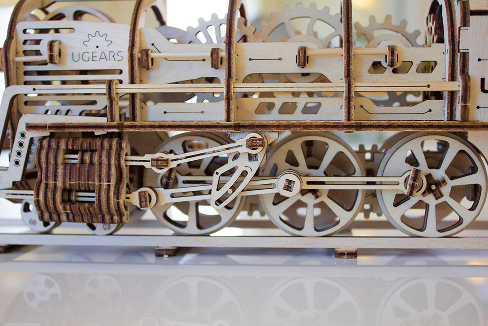 小火車動起來了！自體驅動機械齒輪 DIY 模型