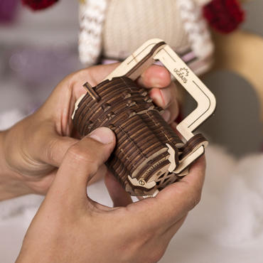 【DIY OK】UGEARS 木製機械玩具,看著親手組裝的齒輪運轉就是爽快!