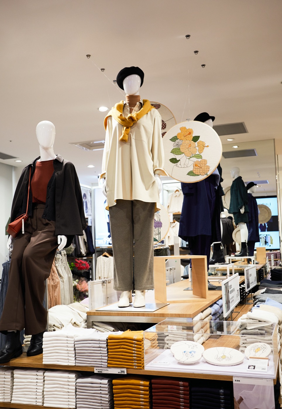 UNIQLO TAIPEI旗艦店4大亮點!全台首間UNILQO花店、親子閱讀空間、台日藝術家裝置