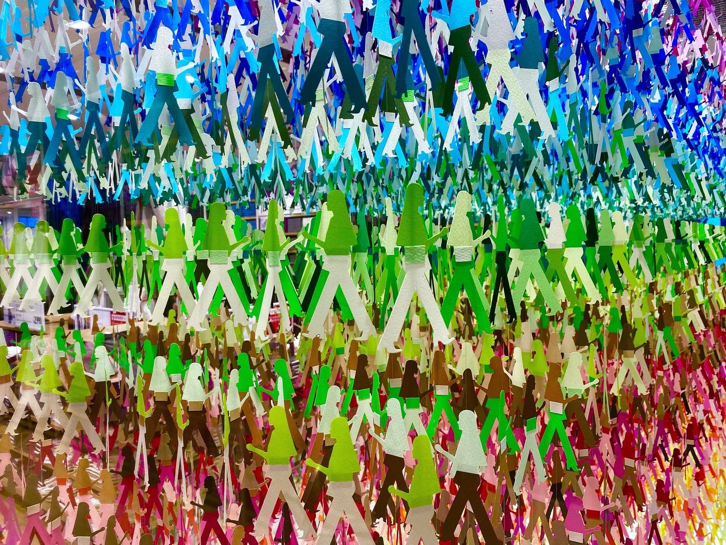 UNIQLO銀座店升級！首間UNIQLO咖啡廳、銀座聯名選物、繽紛色彩裝置登場