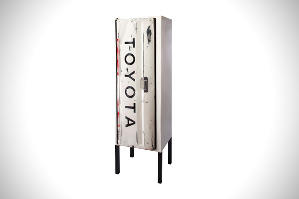 廢棄車體回收再製家具，看起來超氣派的阿！