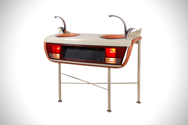 廢棄車體回收再製家具，看起來超氣派的阿！