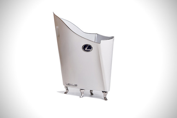 廢棄車體回收再製家具，看起來超氣派的阿！