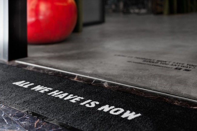 『2060:歡迎來到世界末日』,倉庫改造的世界末日主題青旅