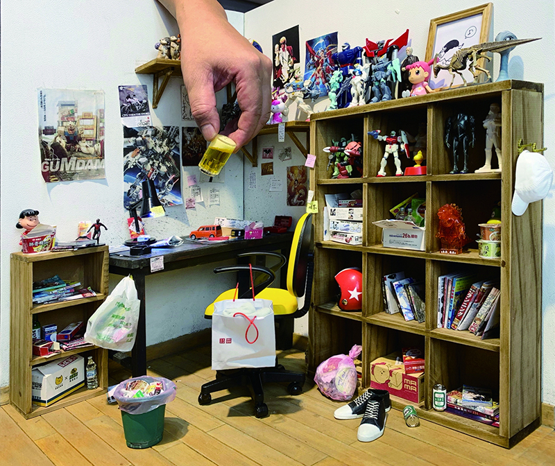 縮小版台灣日常風景!微縮模型大師鄭鴻展超擬真「烏來公車亭」創作,像到分不清真假