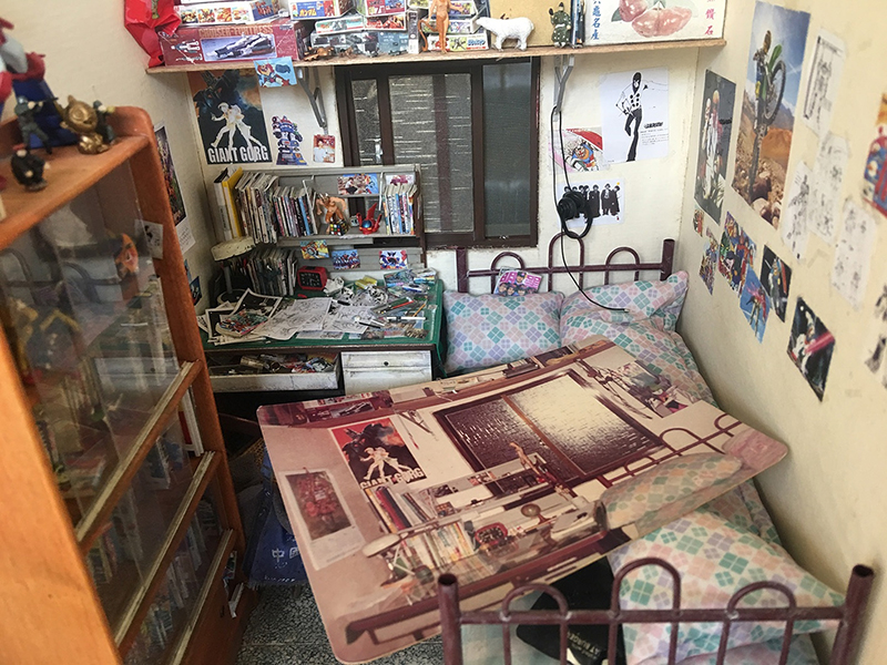 縮小版台灣日常風景!微縮模型大師鄭鴻展超擬真「烏來公車亭」創作,像到分不清真假