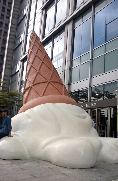 叭噗落下注意！【大型叭噗裝置藝術展】就在誠品