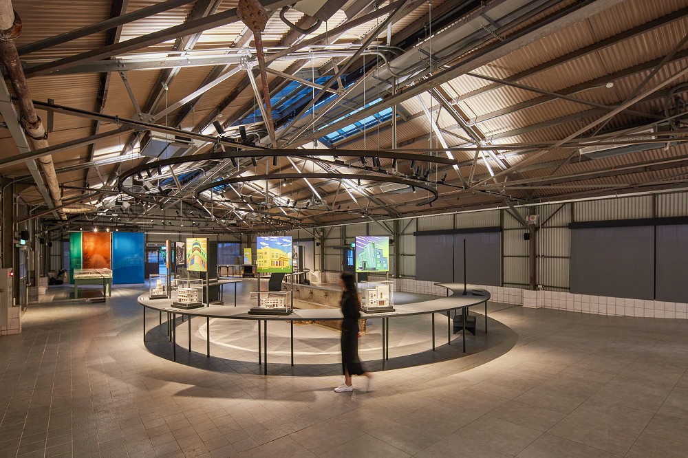 台北國家鐵道博館常設展《氤氳時代》！建築模型、藝術作品重現老古蹟澡堂日常