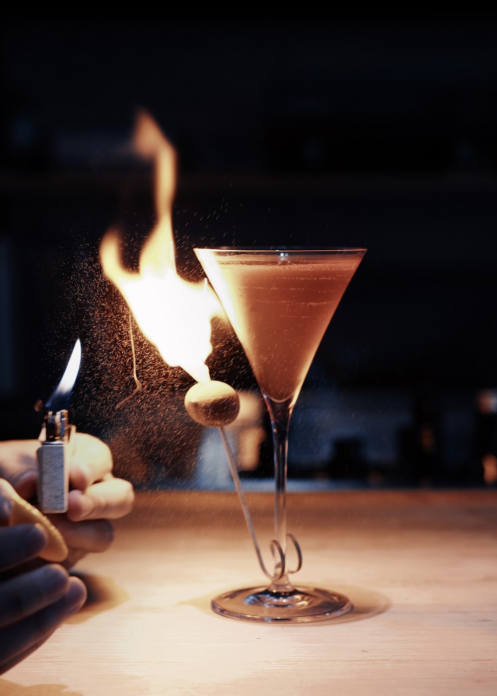 台北重本書店「坂本龍一特輯」企畫！攜手設計師李君慈集結黑膠藏品、3款限定調酒