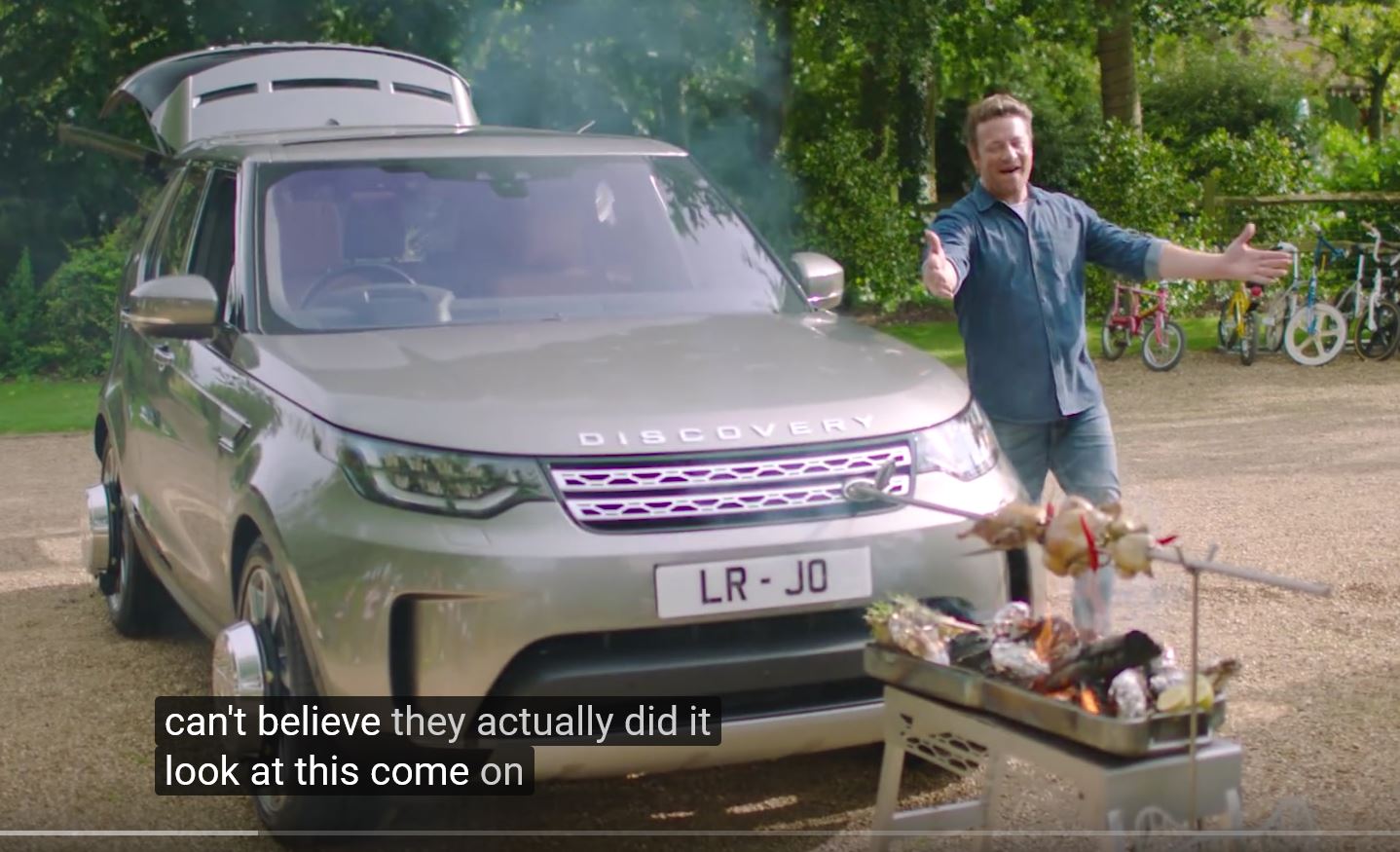 竟然內建烤吐司機！傑米奧利佛的極致休旅車改造計畫