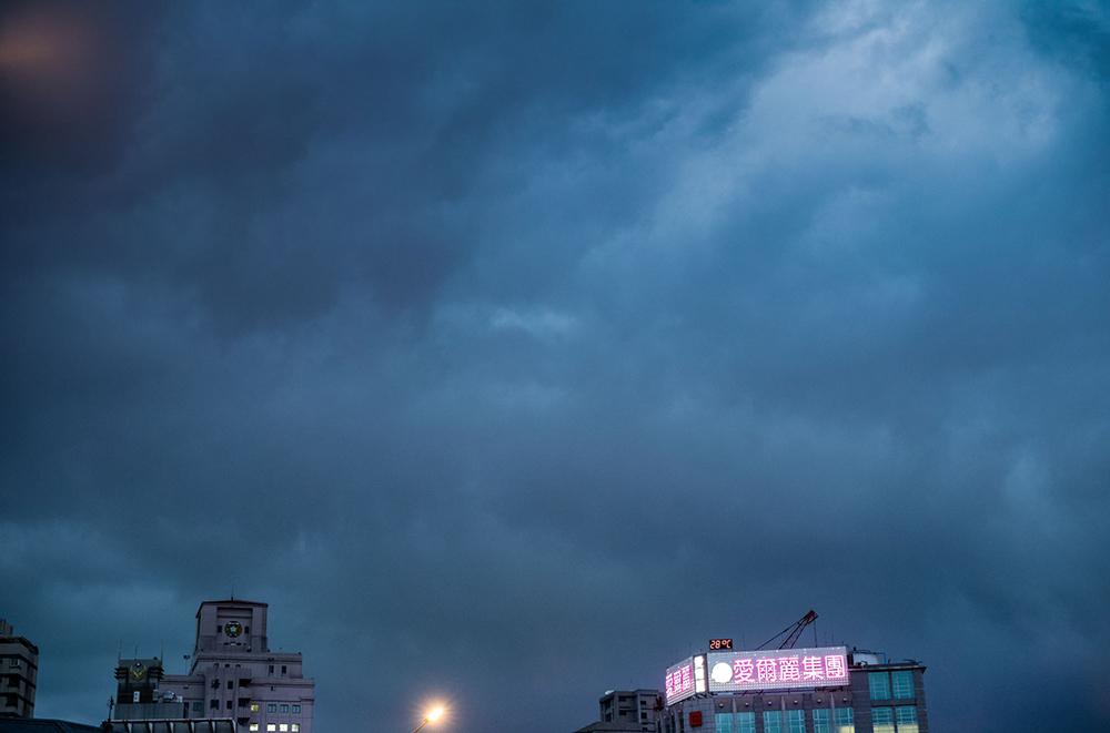 搖滾巨星伍佰的攝影魂！系列作品《台北的顏色》以徠卡相機拍出紀實感魔幻光影溫度