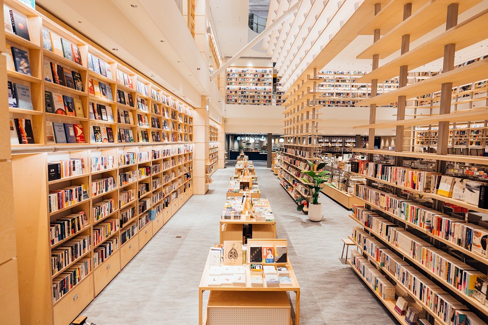 新竹蔦屋書店TSUTAYA BOOKSTORE湳雅店登場！環景書牆、日式美學設計等空間亮點