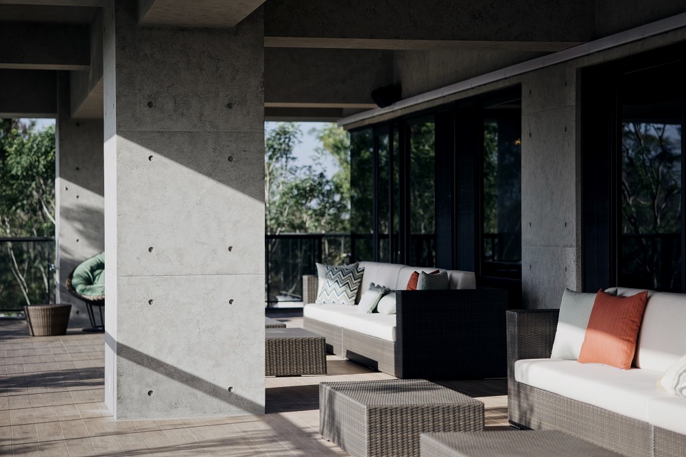 台南全新設計飯店「綉溪安平」!紅磚拼接清水模、沉浸式互動空間、設計客房、冠軍咖啡進駐