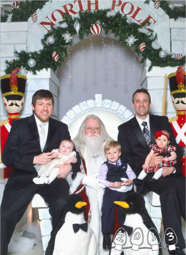 從 1984-2013,連續 29 年都和聖誕老公公合照的兩兄弟