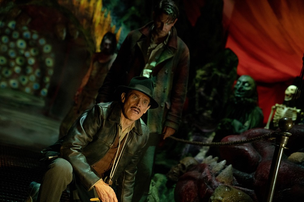 《夜路》暗黑美學!通靈大師、蛇蠍美人、復古場景再現人性黑色面