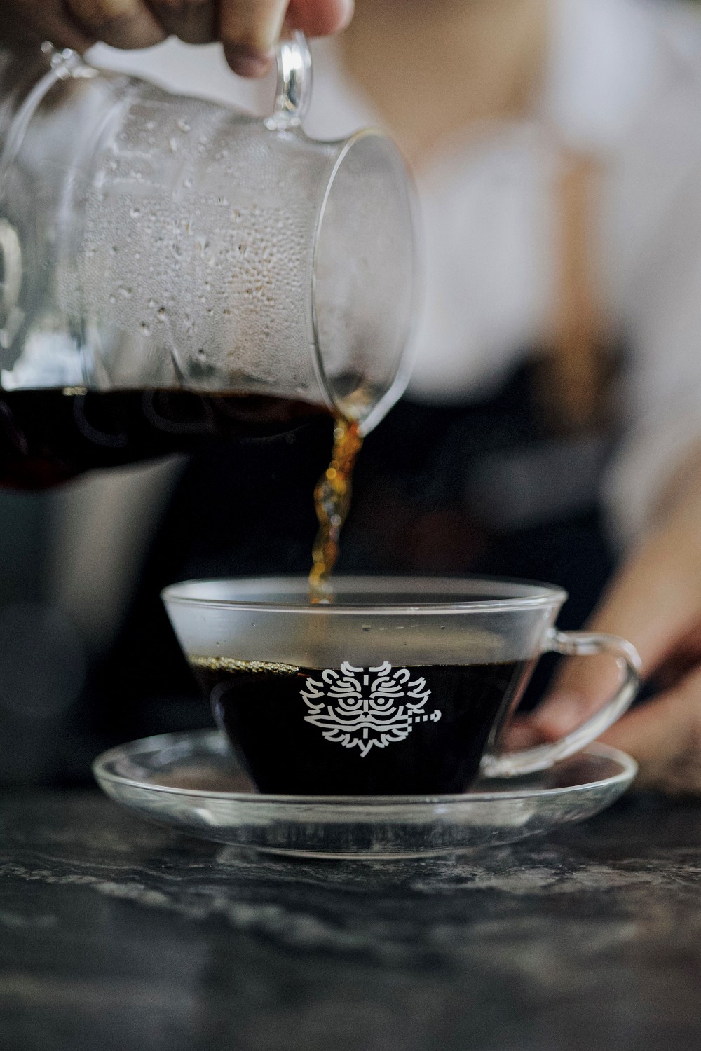 台南全新設計飯店「綉溪安平」!紅磚拼接清水模、沉浸式互動空間、設計客房、冠軍咖啡進駐