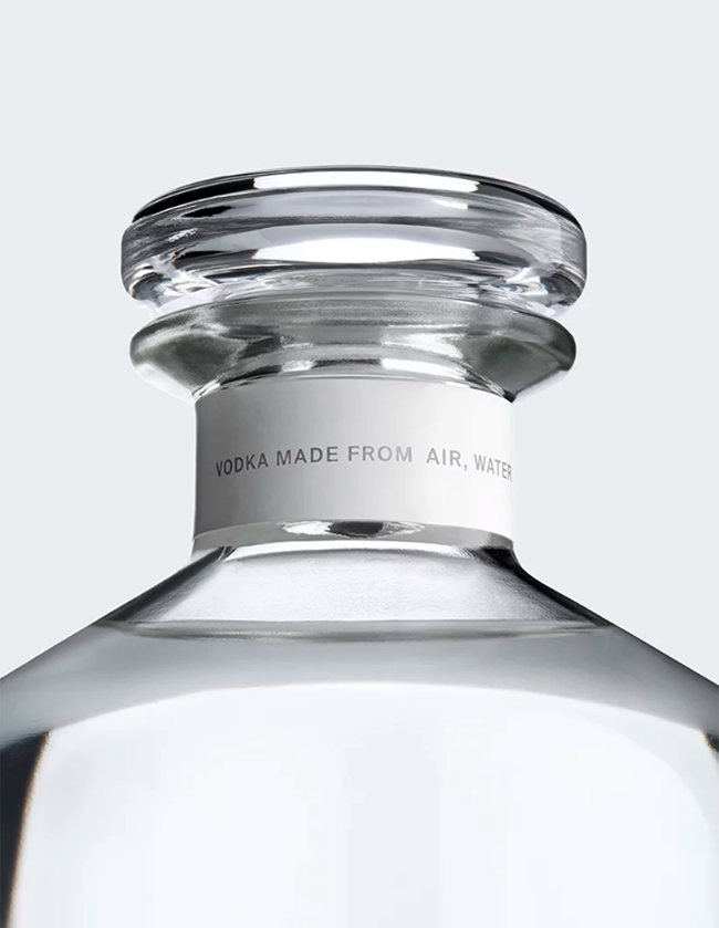 紐約團隊 Air Co. 以「空氣」製成極簡質感「負碳」伏特加 ！全線開發生產消毒洗手液回饋社會