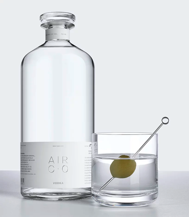 紐約團隊 Air Co. 以「空氣」製成極簡質感「負碳」伏特加 ！全線開發生產消毒洗手液回饋社會