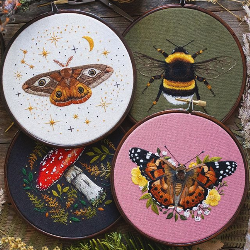 栩栩如生的蝴蝶、飛蛾刺繡！英國藝術家Emillie Ferris以針線譜出繽紛動植物創作
