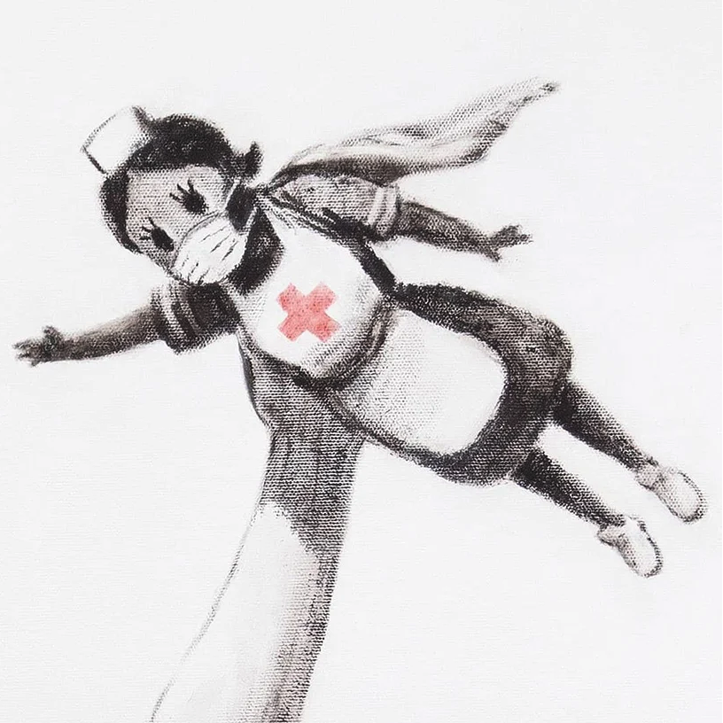 Banksy 新作讓英雄換人做！男孩操玩白衣天使超人致敬醫護人員，期望點亮醫院急診室