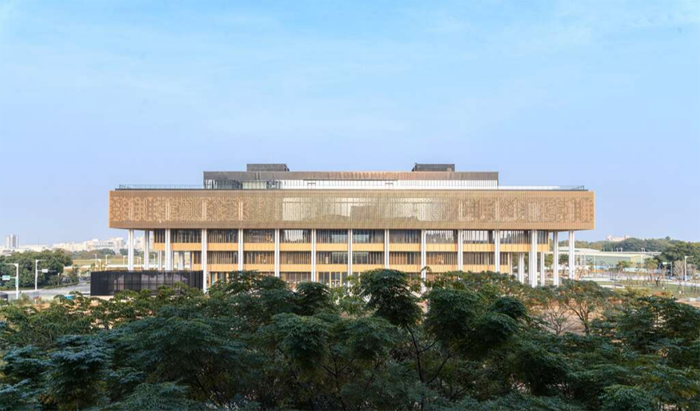 台南市立圖書館新館亮點!老屋窗花格柵、古地圖光影躍上建築外觀
