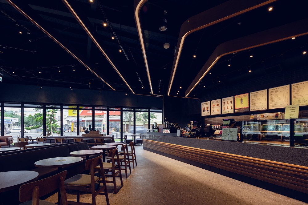 星巴克雲林麥寮門市開幕!弧形建築象徵群鳥展翅飛翔的咖啡廳空間