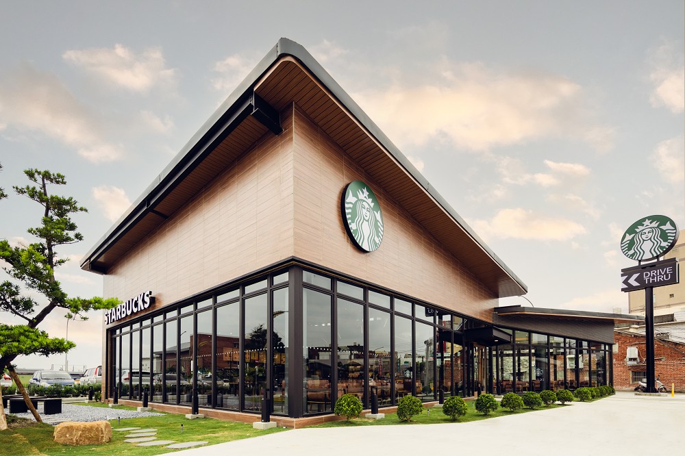 星巴克雲林麥寮門市開幕!弧形建築象徵群鳥展翅飛翔的咖啡廳空間