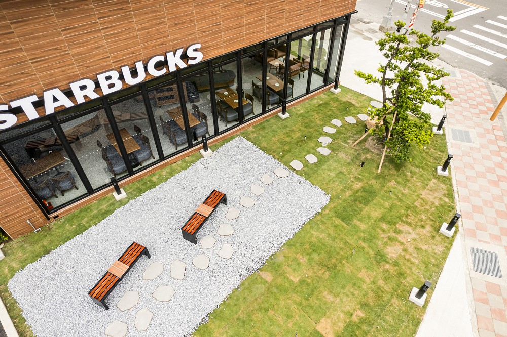 星巴克雲林麥寮門市開幕!弧形建築象徵群鳥展翅飛翔的咖啡廳空間