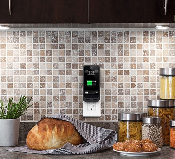 再也不用帶充電線了，直接把手機插插座上吧！