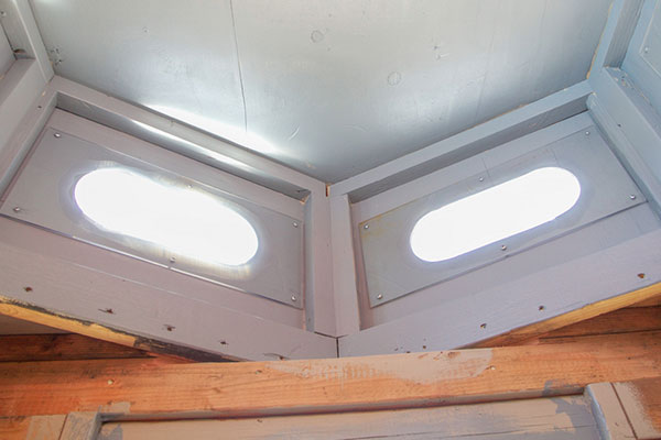 拾荒的習慣也能做好事,垃圾變身流浪漢別墅