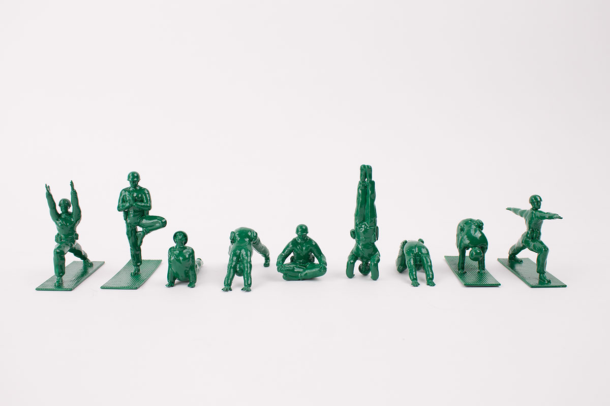 地方的士兵們需要 NAMASTE！綠色小兵瑜珈模型Yoga Joes