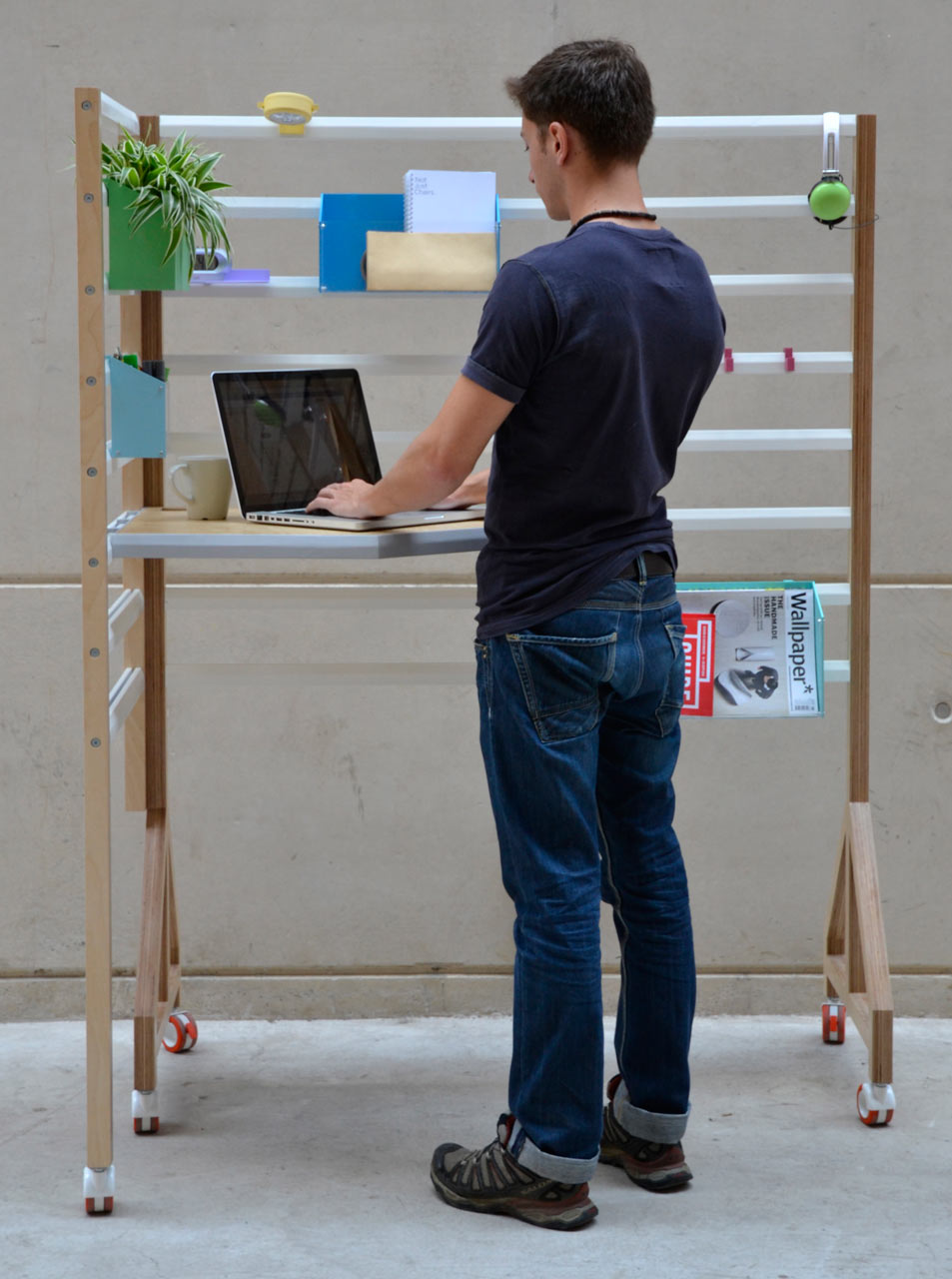 角度皆可喬，簡單方便的調整式工作隔間